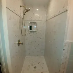 Kann ich in der Nähe von PGA Boulevard Badezimmerfliesen finden?