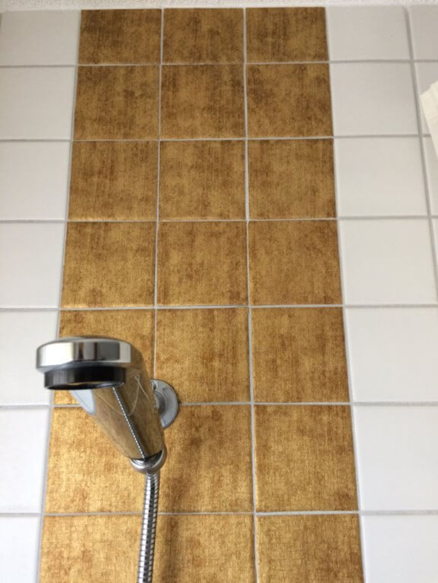 img/wie-man-badezimmerfliesen-rueckwand-installiert.jpg